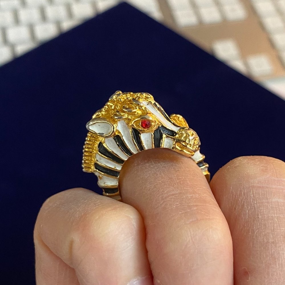 VINTAGE Zebra Ring Enamel Over Goldtone Metal SZ 6.5